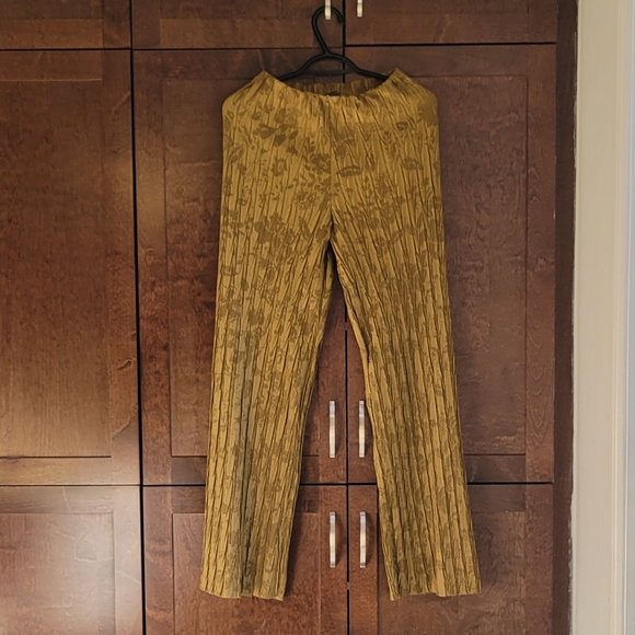 NWOT Zara Golden Textured Wrinkly with Leaves Details Wide Leg - Picture 2 of 8